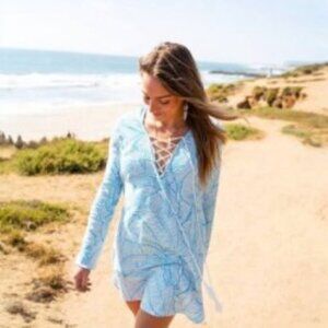 Charlie Holiday Blue & White Leaf Print Beach Coverup 10